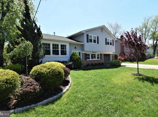 27 Lantern Ln, Turnersville, NJ 08012