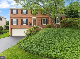 17 Old Creek Ct, Rockville, MD 20854