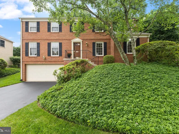 17 Old Creek Ct, Rockville, MD 20854