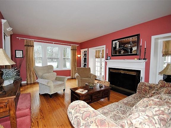 5th image of 24230 Community Dr