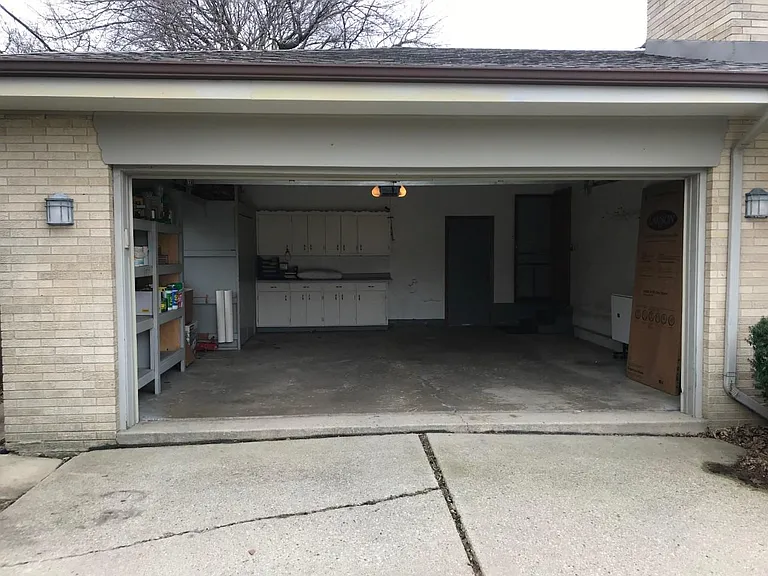 5209 83rd St — Photo 2