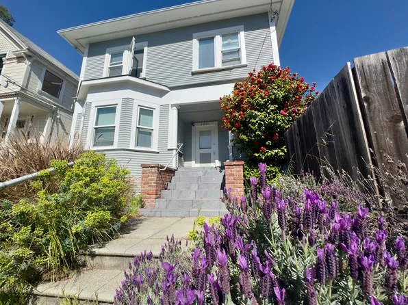 2211 Haste St, Berkeley, CA 94704