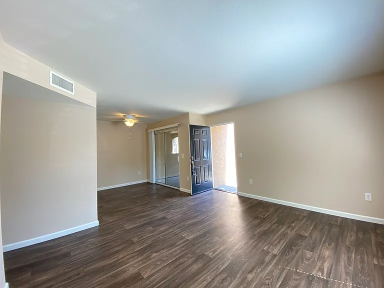 Sunny Creek Apartments — Photo 16