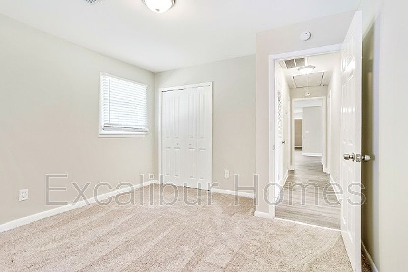1st image of 911 Dawn Ct SE