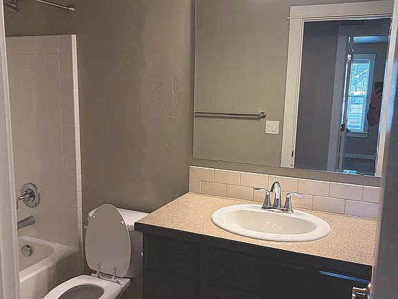 5th image of 2111 E Daulby St
