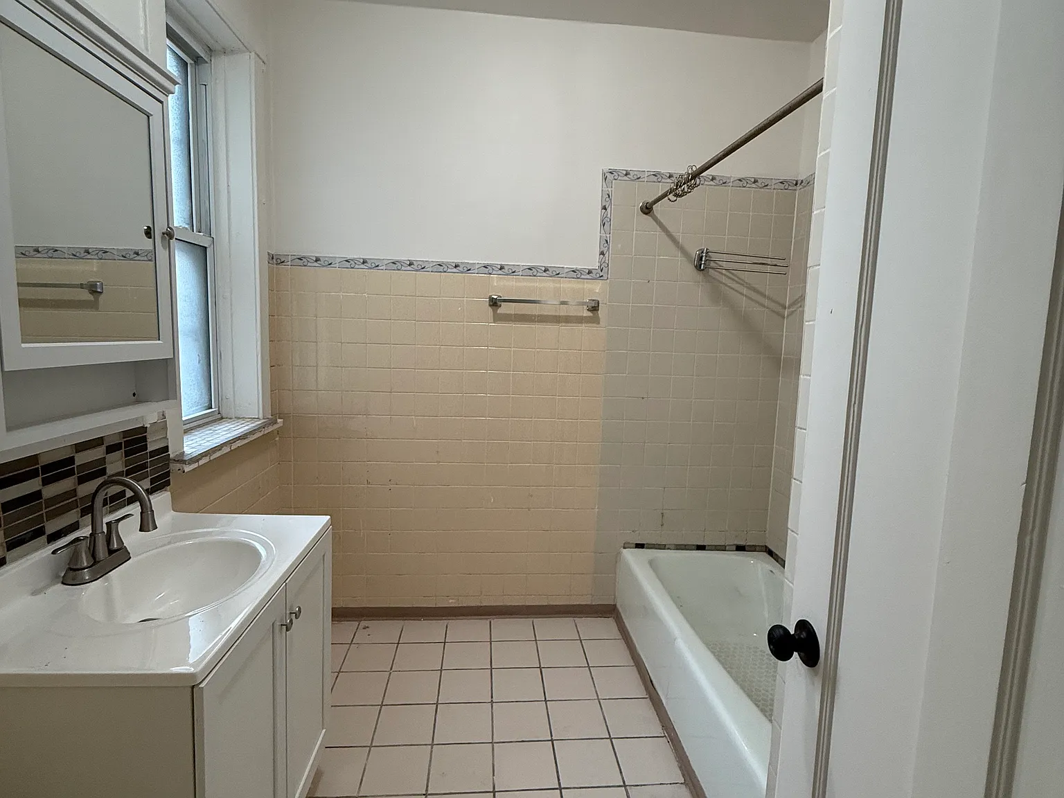 2 bed, 1450 sqft, $2,300 — Photo 2