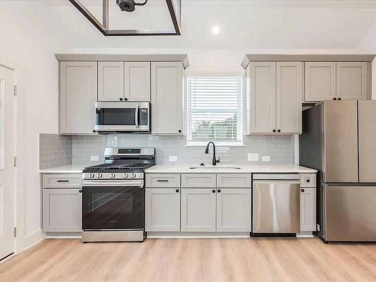 525 S Main St — Photo 8