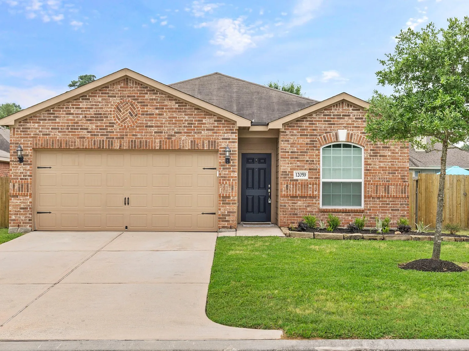 3 bed, 2.0 bath, 1556 sqft, $2,150 — Photo 1