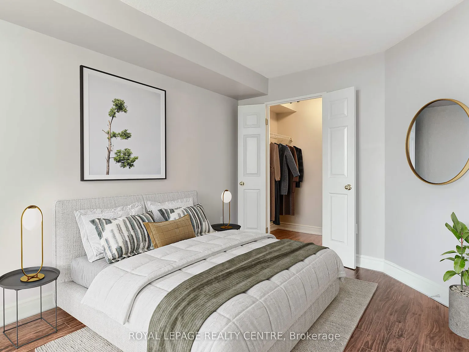 The Residence at Kingsgate — Photo 2