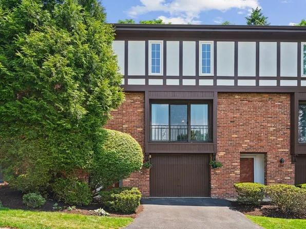 402 Allenberry Dr, Pittsburgh, PA 15237