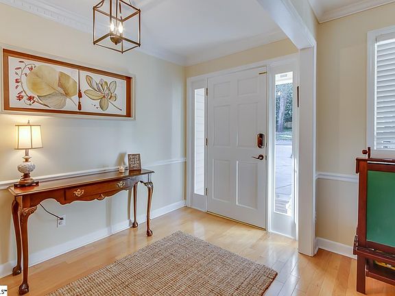 4th image of 208 Saratoga Dr