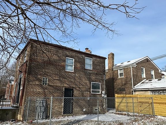 2nd image of 9857 S Hoxie Ave