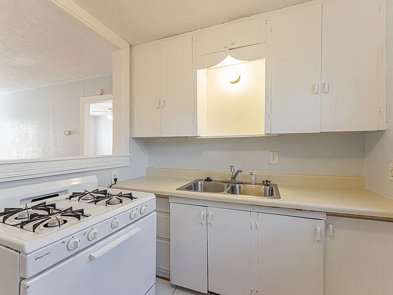458 College Ave — Photo 14