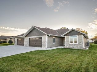 3158 Kozy Dr, Columbus, NE 68601