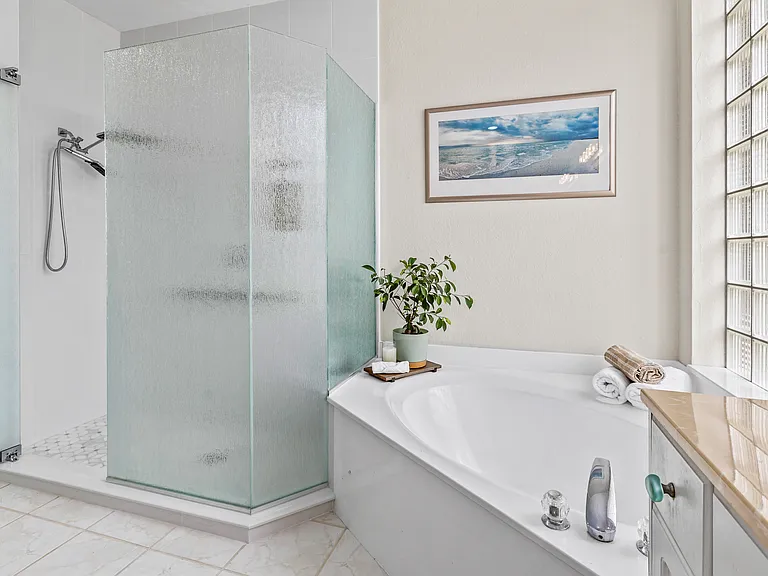 7105 Victoria Cir — Photo 16
