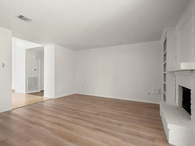7415 Creekfield Dr — Photo 16