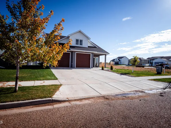 1416 Eagleview Ct, Watford City, ND 58854