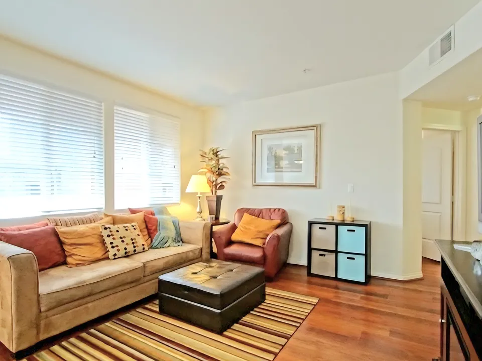 360 Avenue 26 #216
