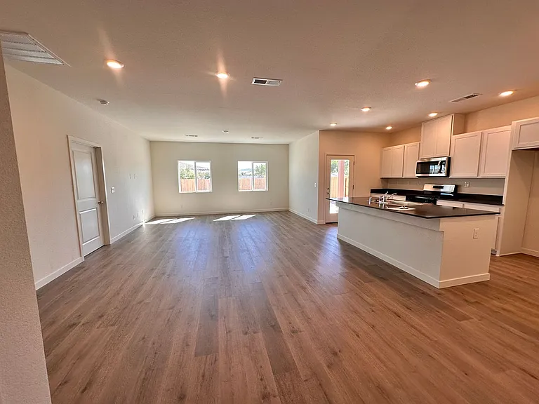 1019 Brierwood Ln — Photo 6