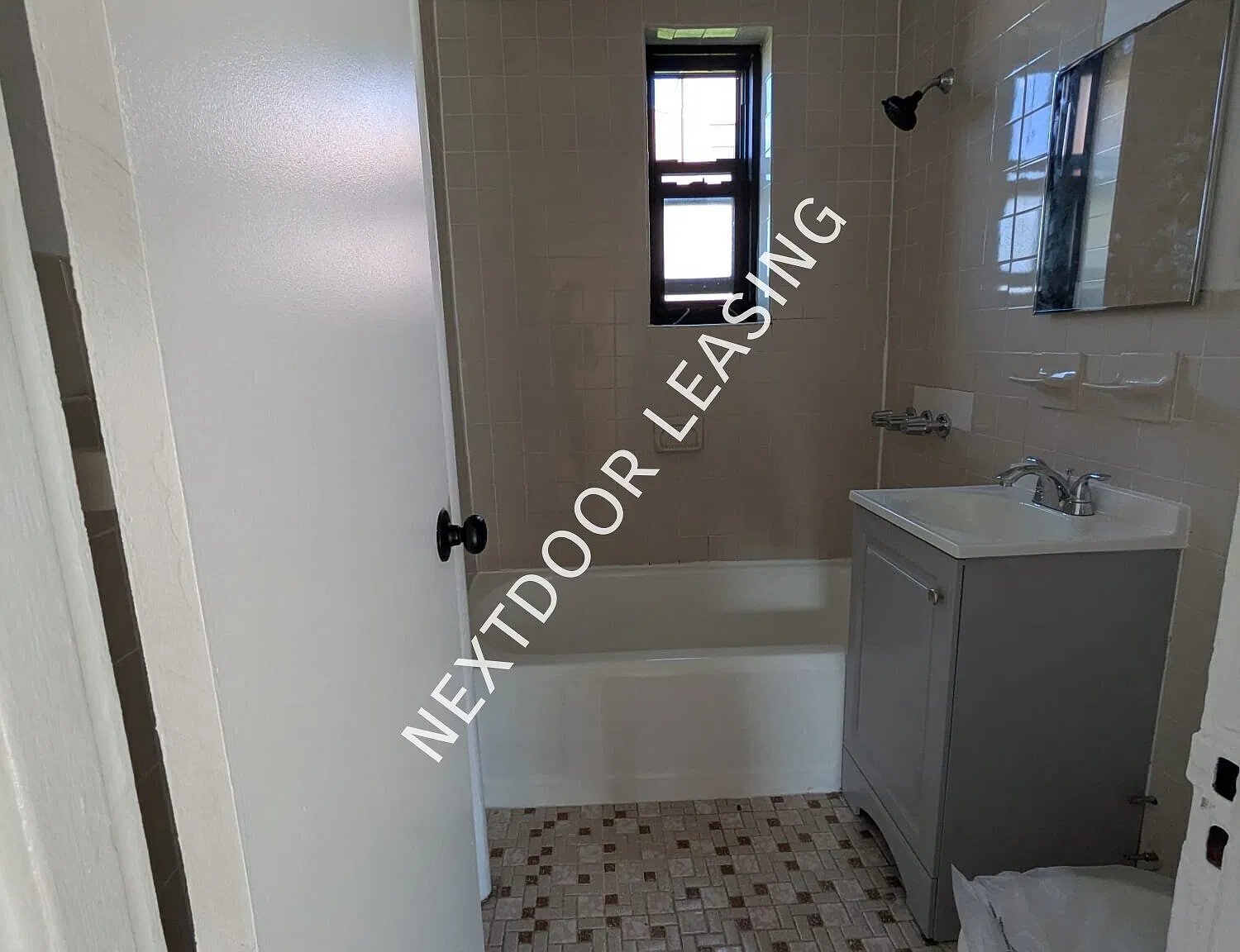 73 Belgrove Dr — Photo 3