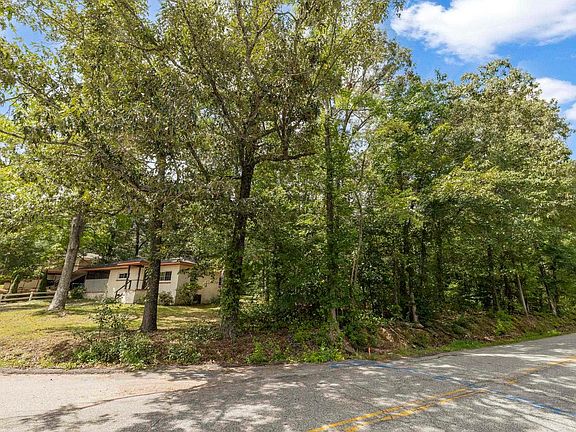 3rd image of 211 Forest Dr
