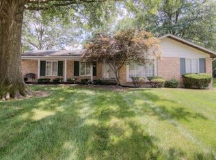1790 Edgebriar Ln, Saint Louis, MO