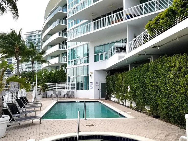 6580 Indian Creek Dr #201 — Photo 33