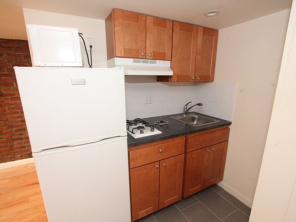 4th image of 323 W 30th St APT C5