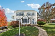 Woodridge Dr-S2810-001.jpg