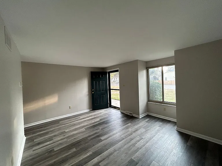 Coventry Court Townhomes — Photo 33