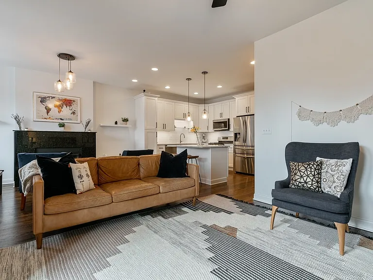1530 W Fullerton Ave #1 — Photo 5