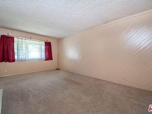 5th image of 3041 E Valley View Ave