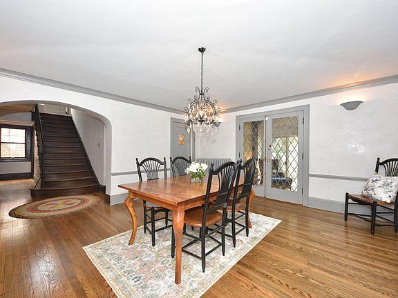 5th image of 2710 E Kenwood Blvd