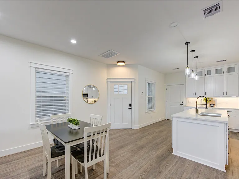 3406 Garapan St #B — Photo 9