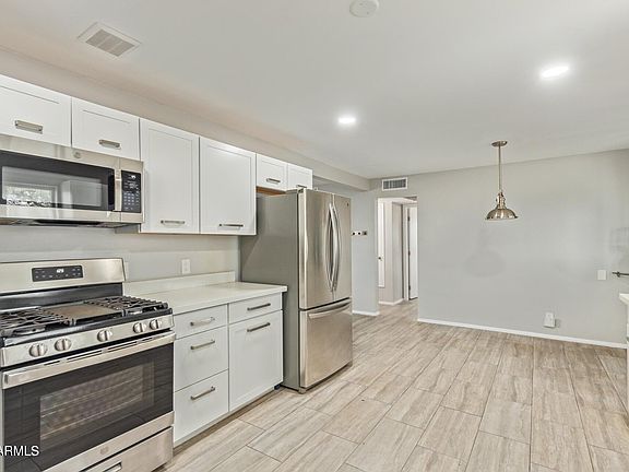 5th image of 638 E 7TH Drive