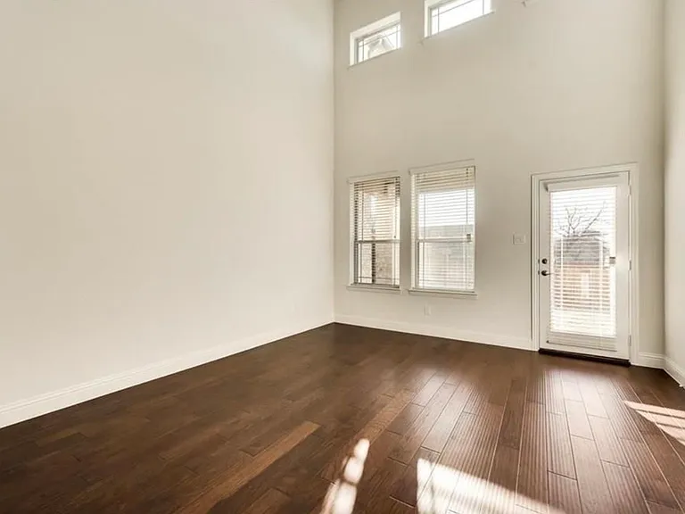 1231 Wiltshire Dr — Photo 1