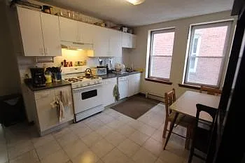 Building Photo - 23 Elm St #3