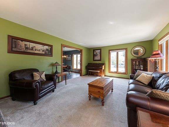5th image of 1532 S Surrey Ln