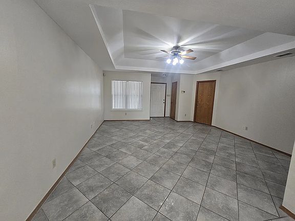 4th image of 604 Lake View Dr