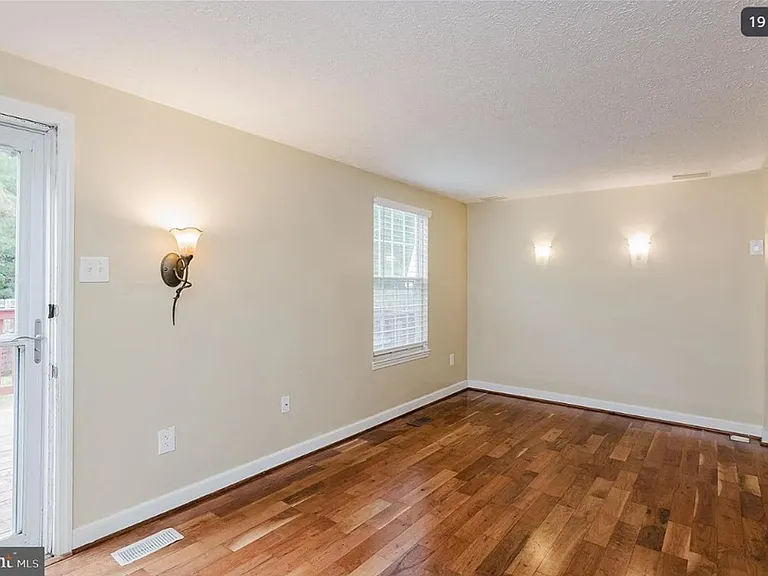 1829 Queen Anne Sq #BEL — Photo 8