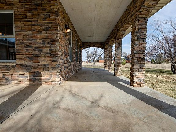3rd image of 415 Quail Ln