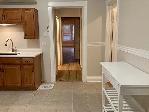 4th image of 5439 N Ravenswood Ave