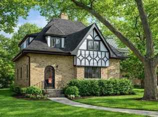 128 Lawndale Ave, Wilmette, IL 60091