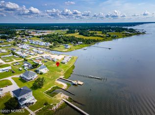 101 Salty Shores Point Dr, Newport, NC 28570