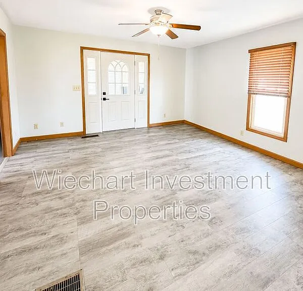 313 E Highland Ave — Photo 9