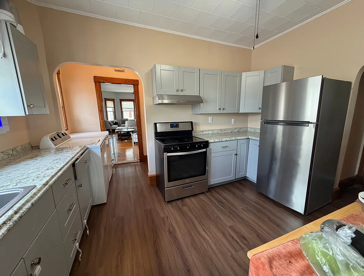 2 bed, 1629 sqft, $3,300 — Photo 4