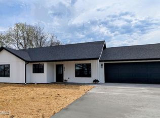 608 E 15th St, Eldon, MO 65026