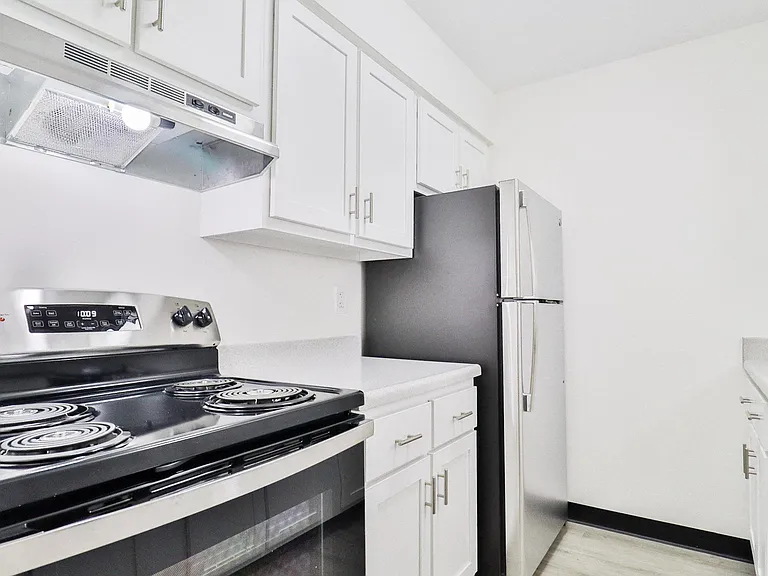 Hillside Village Apartments — Photo 7