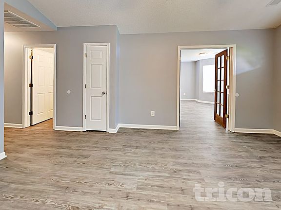 4th image of 120 Oakbrook Village Rd