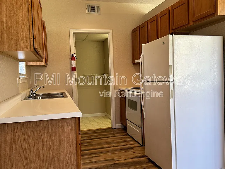 131 Primrose Dr #B — Photo 5